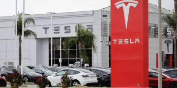 Tesla. Canadiano que viveu na China declara-se culpado de roubar segredos